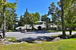 Woods Resort and Spa V8