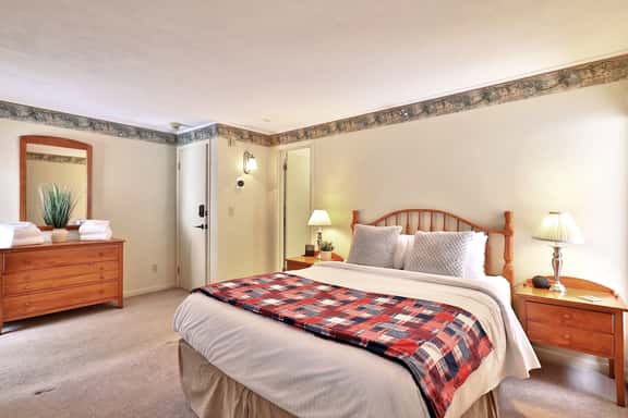 The Birch Ridge #02 - Shaker Room - Image 1