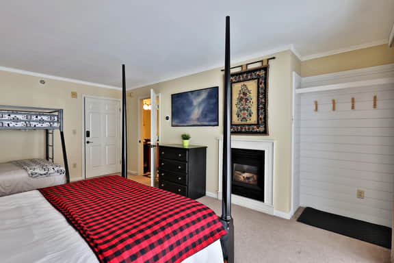 The Birch Ridge #06 - Family Room