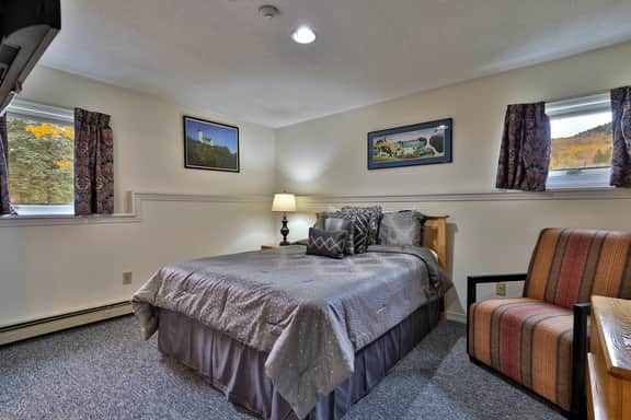 Pico Mountain Condo F106 (Pico Mountain Getaway)